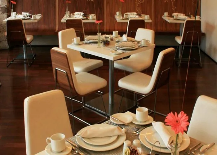 Hotel De Cortes 5*